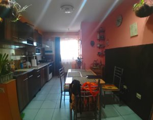 Apartament 3 camere, cartier Intre Lacuri, 2 balcoane, etaj intermediar, parcare