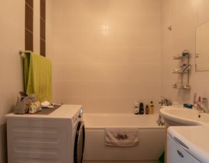 De vanzare apartament cu 3 camere, parcare, Floresti