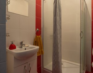 De vanzare apartament cu 3 camere, parcare, Floresti