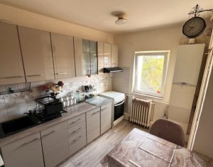 Apartament 3 camere decomandat, 2 bai, 75 mp, 2 parcari, zona Garii