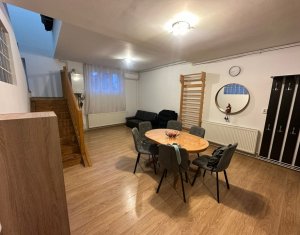 Apartament de 3 camere, situat în zona Centru/Traian