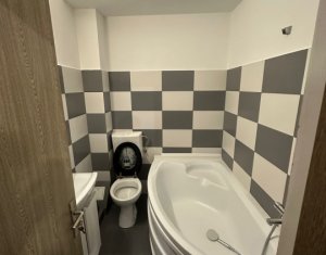 Apartament de 3 camere, situat în zona Centru/Traian