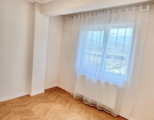 Apartament trei camere, utrafinisat, strada Urusagului