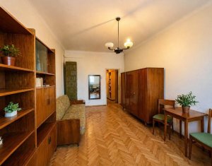 Apartament central, la curte comuna, Motilor, 56 mp