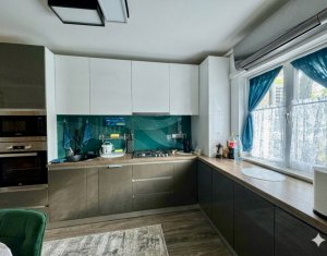 Apartament 3 Camere Decomandat | 2 Băi | Zona Str. București | Boxă 15 mp