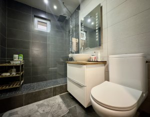 Apartament 3 Camere Decomandat | 2 Băi | Zona Str. București | Boxă 15 mp