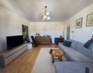 Vanzare apartament 3 camere DECOMANDAT, 74 mp, zona pod Calvaria