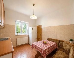 Apartament deosebit cu 3 camere în vilă, zona străzii Avram Iancu